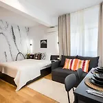 Sunny Studio - Charming Balcony - Romana Square