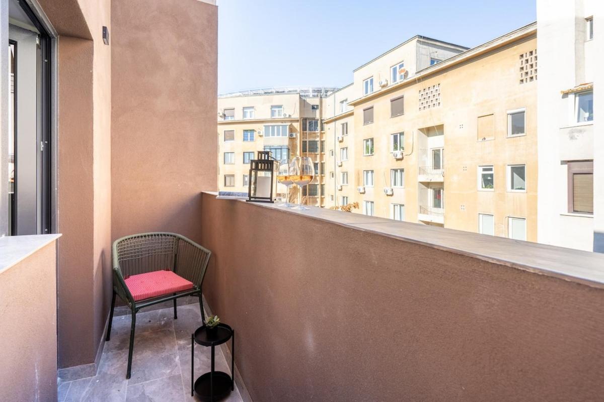 Sunny - Charming Balcony - Romana Square