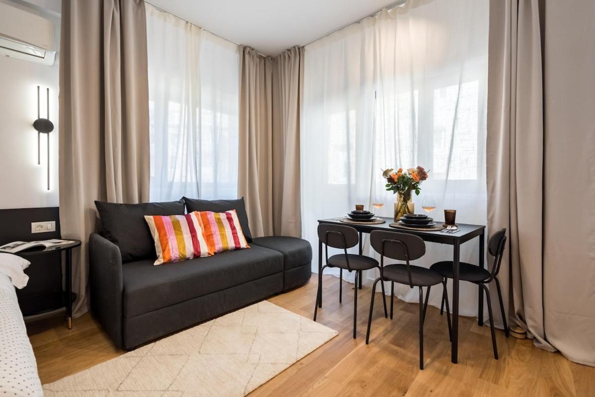 Sunny - Charming Balcony - Romana Square *