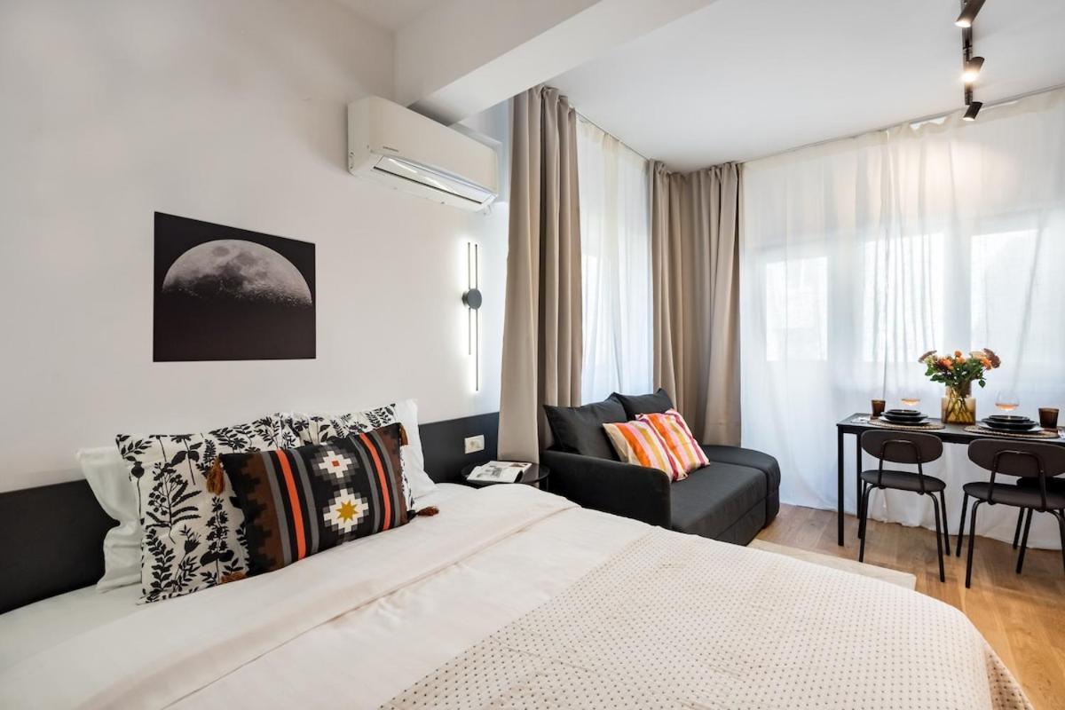 Apartament Sunny - Charming Balcony - Romana Square Bucureşti
