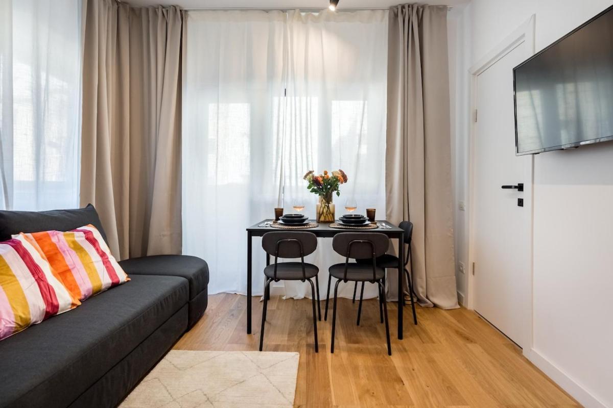 Sunny - Charming Balcony - Romana Square Apartament